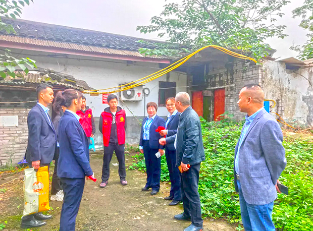 華禹護欄重慶公司重陽節慰問老兵活動