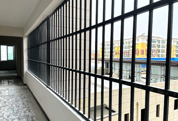湖北應城大正君悅府鋅鋼欄桿工程