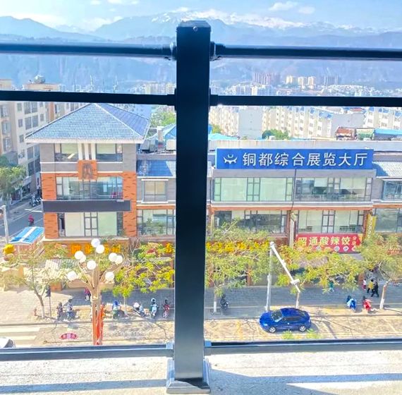 昆明東川經典知城玻璃陽臺欄桿項目