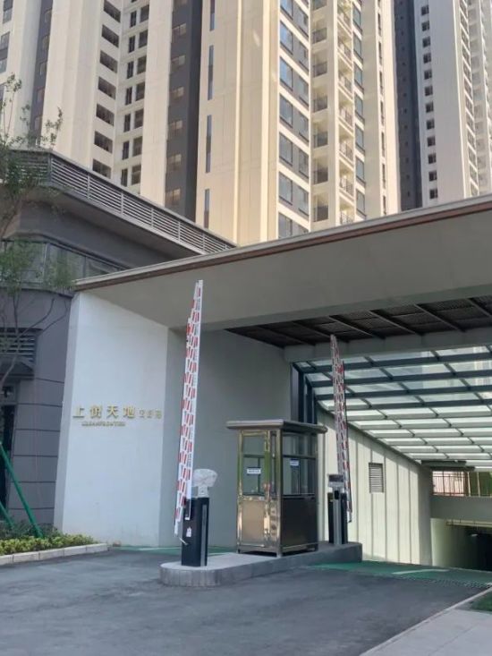 云南 . 上躍天地<a href=http://www.tf8013.cn target=_blank class=infotextkey>陽臺護欄</a><a href=http://www.tf8013.cn/product/loutifushou/ target=_blank class=infotextkey>樓梯扶手</a>項目