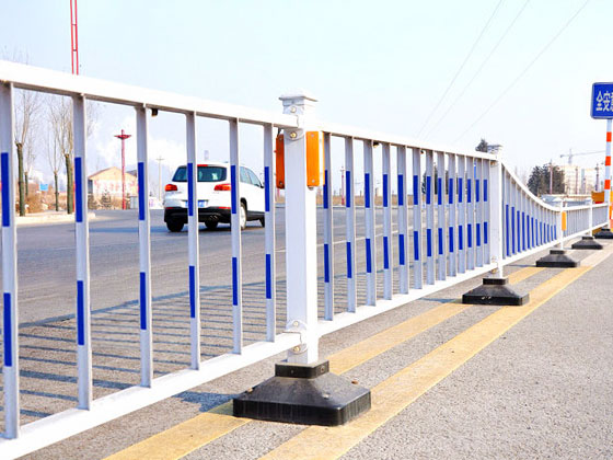 鋅鋼市政道路護(hù)欄價(jià)錢(qián)怎么計(jì)算的