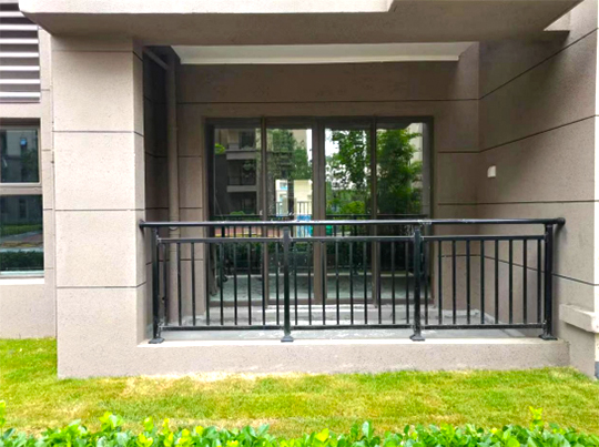 安徽馬鞍山碧桂園公園上城<a href=http://www.tf8013.cn target=_blank class=infotextkey>陽臺護(hù)欄</a>案例 安徽馬鞍山碧桂園公園上城陽臺護(hù)欄案例