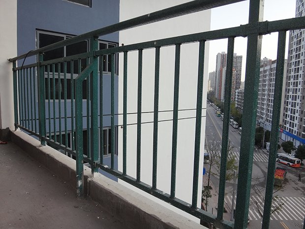 成品<a href=http://www.tf8013.cn target=_blank class=infotextkey>鋅鋼陽臺護欄</a>如何采取防護措施