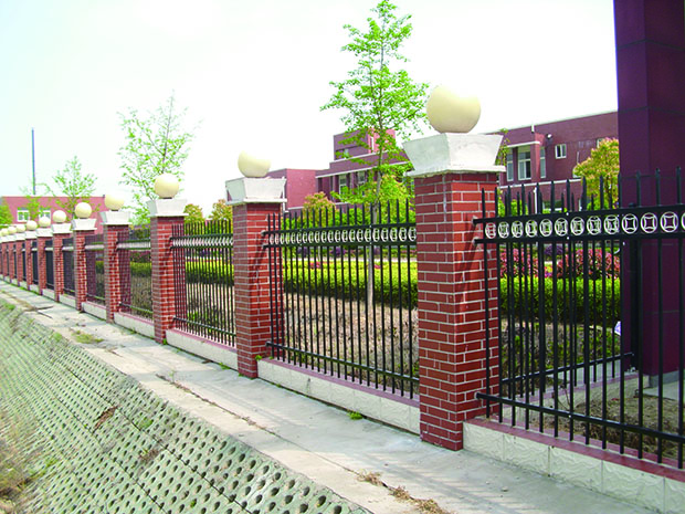 鄭州<a href=http://www.tf8013.cn target=_blank class=infotextkey>護欄廠家</a>直銷哪家好