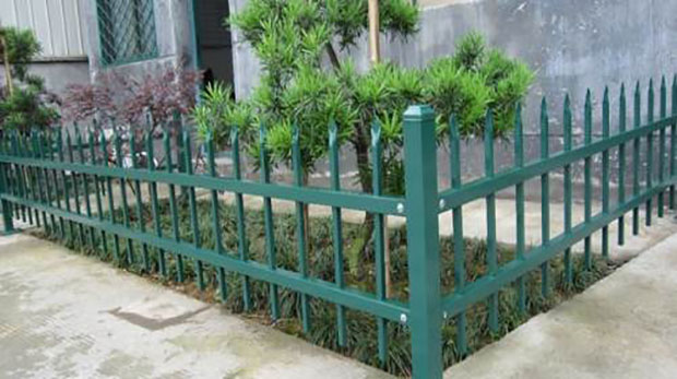 鋅鋼草坪<a href=http://www.tf8013.cn target=_blank class=infotextkey>護欄廠家</a>價格多少錢一米?