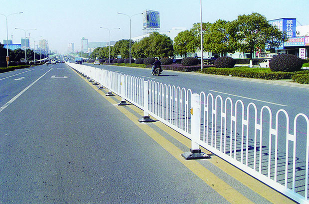 道路護(hù)欄的材質(zhì)有哪些類(lèi)型
