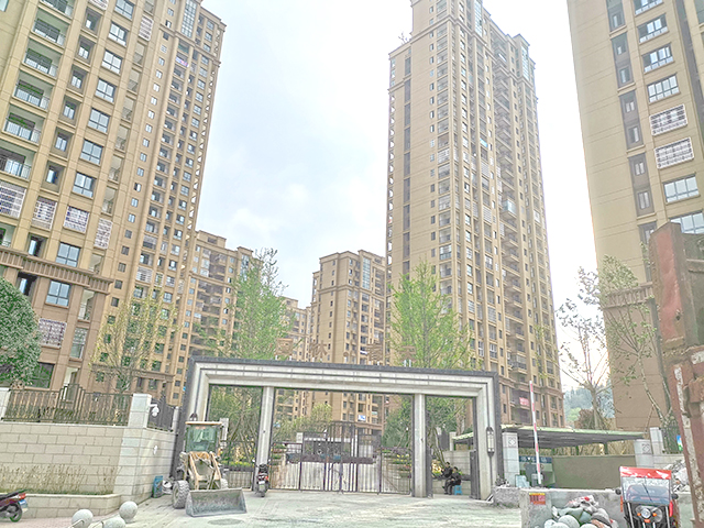 貴州畢節國春天<a href=http://www.tf8013.cn/ target=_blank class=infotextkey>陽臺欄桿</a>護窗百葉項目