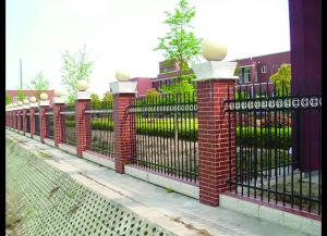 為什么鋅鋼護欄比鐵藝欄桿應用更廣泛
