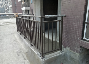 封閉式陽臺護欄要不要拆除