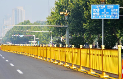 道路護欄基材是什么材料生產的