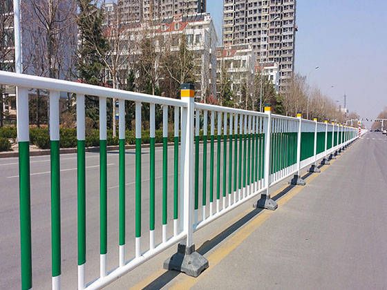 欄桿扶手多少間距設置一個立柱